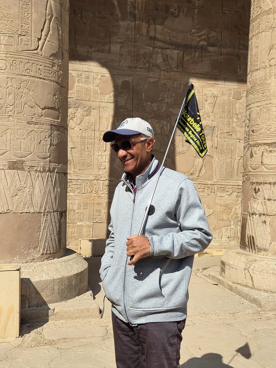 Nourbelle guide with flag at Kom Ombo