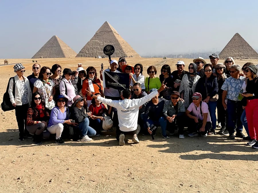 Large Nourbelle group at the Giza Plateau